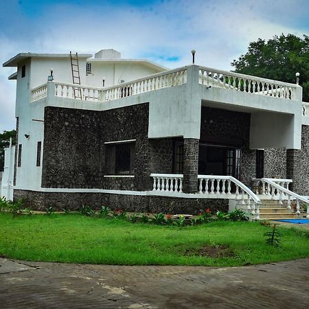 לונבלה Whispering Woods Villa And Eco Farms מראה חיצוני תמונה