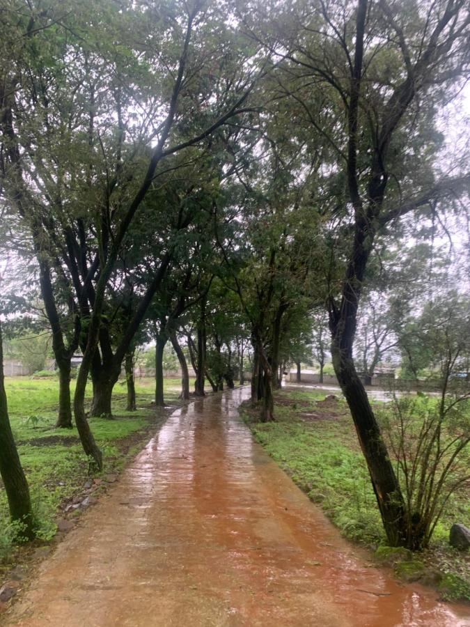 לונבלה Whispering Woods Villa And Eco Farms מראה חיצוני תמונה